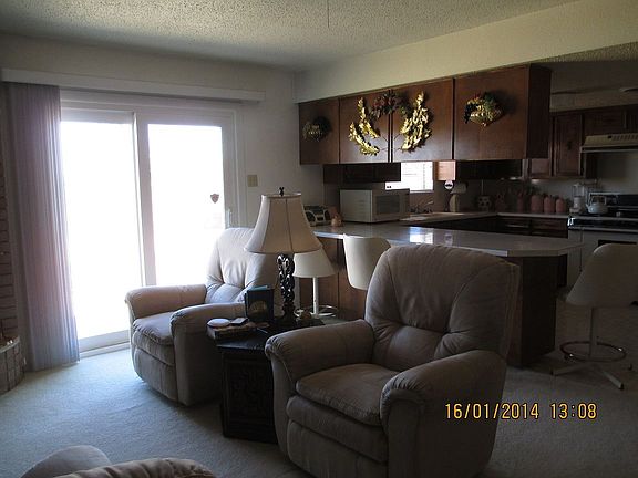 3rd image of 101 La Salle Dr