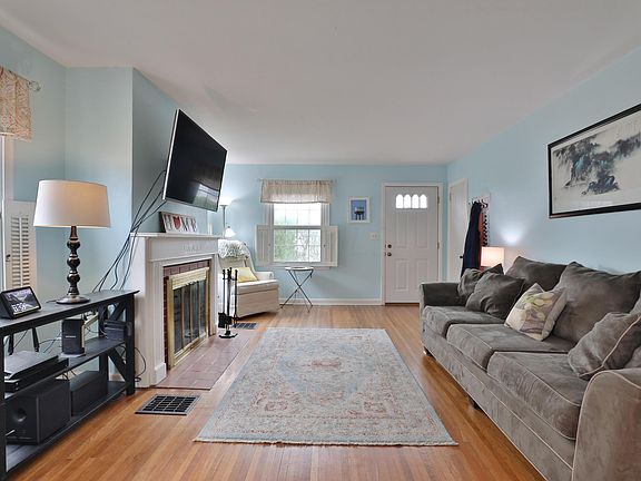 5th image of 4077 Columbia St