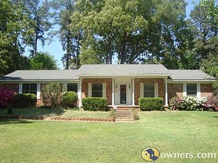 Beautiful Maxey Acres home on gorgeous lot