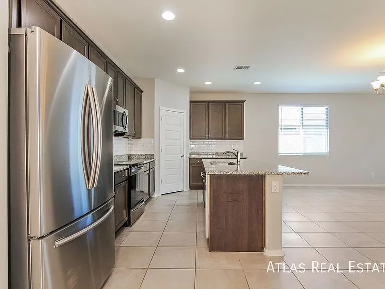 18660 W Robin Ln — Photo 6