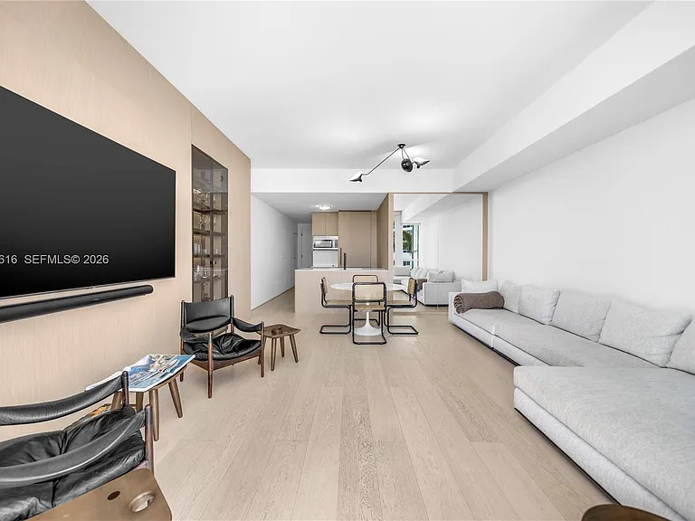 50 S Pointe Dr #607 — Photo 14