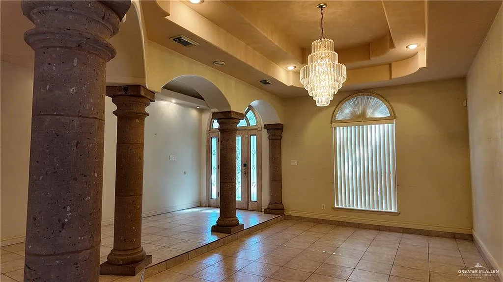 3 bed, 2.0 bath, 1959 sqft, $2,000 — Photo 4