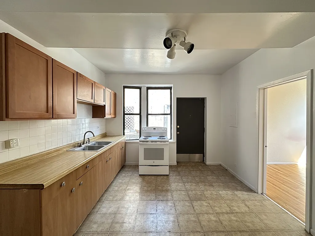 Awesome 2 Bed, 1 Bath at Medill + Fullerton (Logan Square) — Photo 2