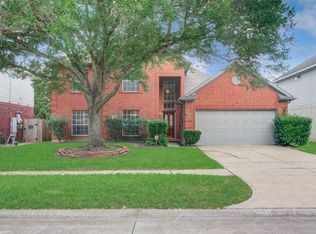 911 E Hampton Dr, Pearland, TX 77584