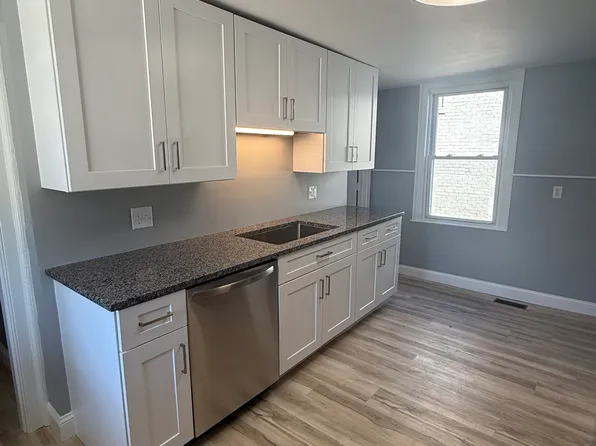 6 Gaylord St #1, South Hadley, MA 01075