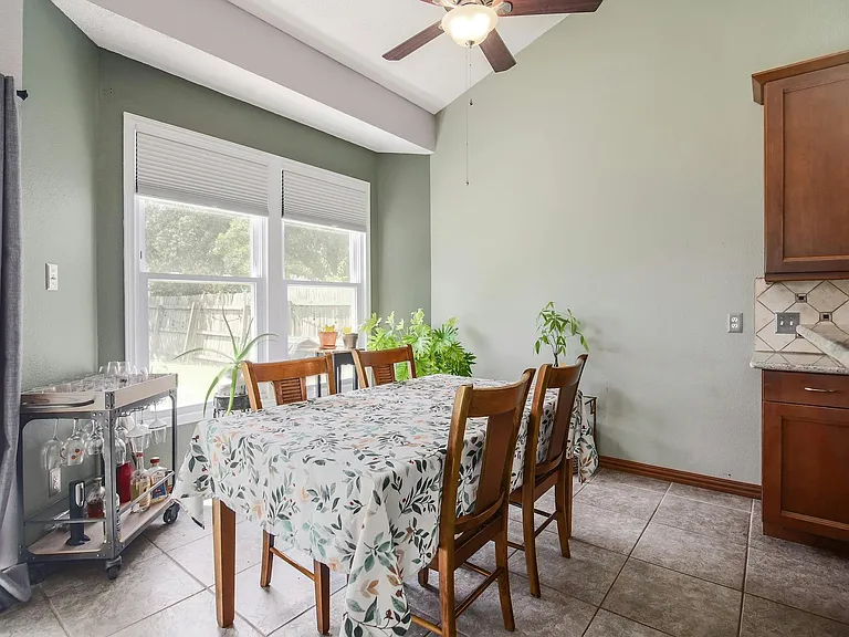 709 Sapling Cv — Photo 12