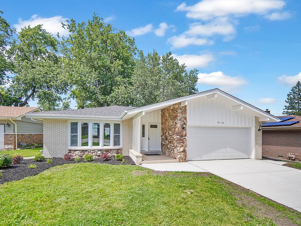 1st image of 4228 Applewood Ln