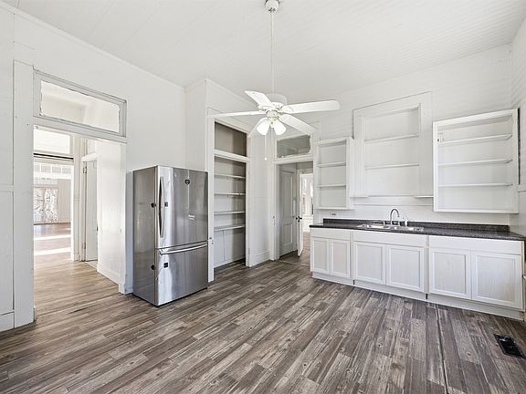 4th image of 1601 Columbus Ave