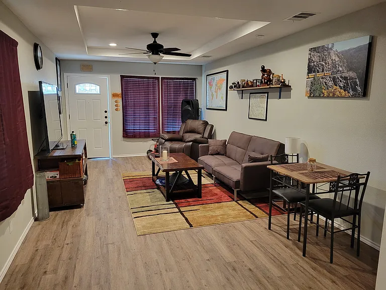 904 Estelle Ave — Photo 4