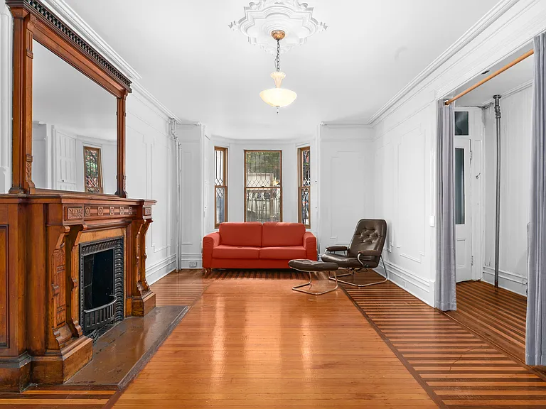 131A Noble St #1 — Photo 4
