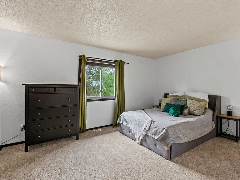 4303 Eastcrest Cir W — Photo 11
