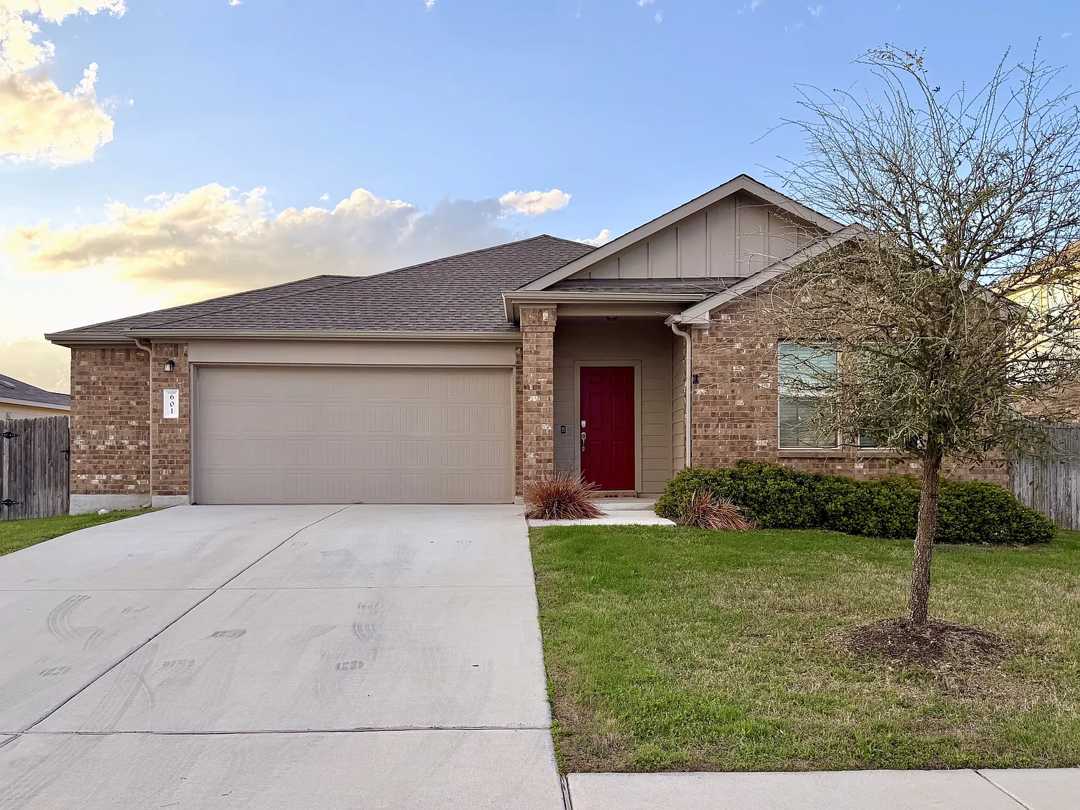 4 bed, 2298 sqft, $2,400 — Photo 1