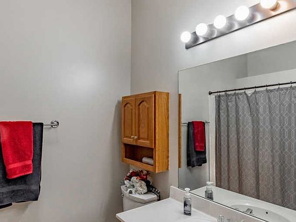 2nd image of 2302 Willow Cir
