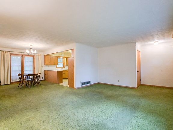 4th image of 574 Shryer Ave W