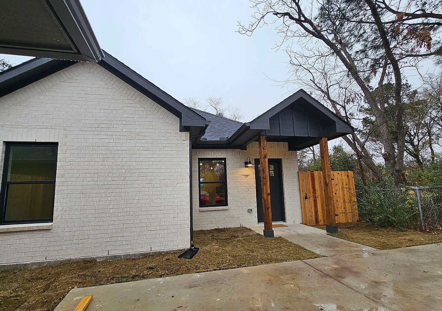 1700 Kendolph Dr — Photo 2
