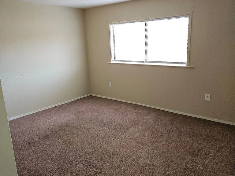 8936 Commercial Blvd — Photo 3