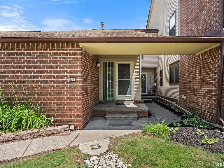 6680 Ridgefield Cir — Photo 3
