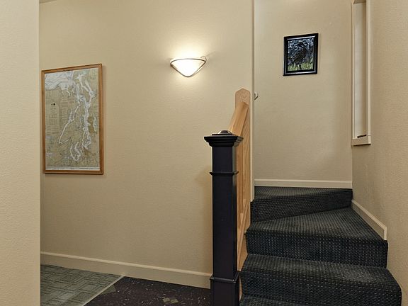 3rd image of 588 E Pointes Dr W