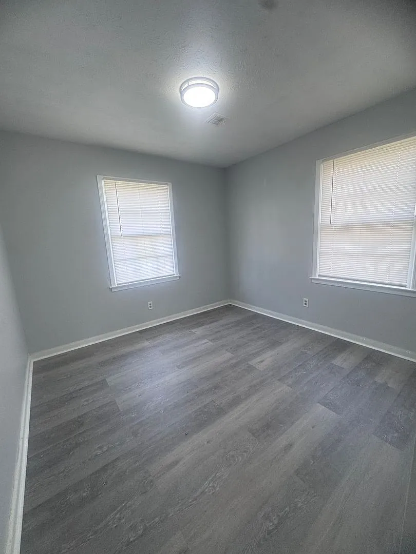 Newly Renovated Virginia Loop Road Home — Photo 3