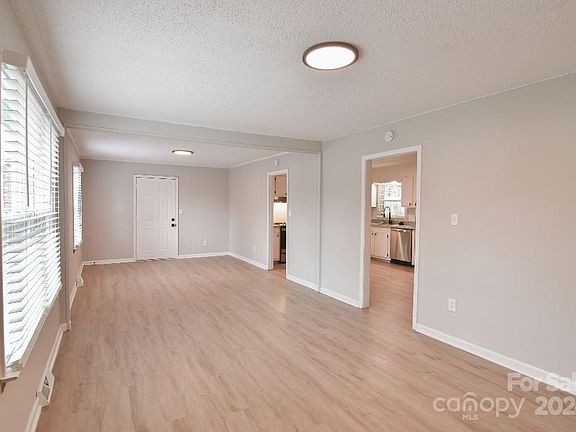 3rd image of 1504 Northwoods Dr