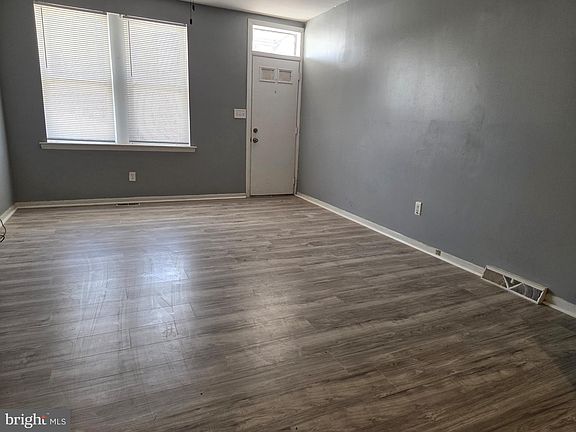 3rd image of 423 New Castle Ave