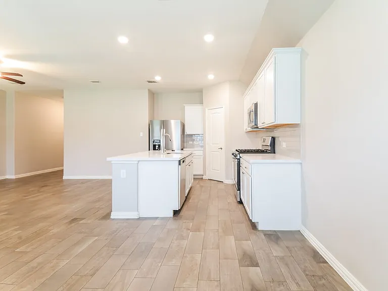 922 Evergreen St — Photo 7