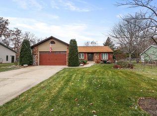 9460 W Oakridge Dr, Saint John, IN 46373