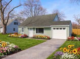 1412 W Broadview Ave, Crete, IL 60417