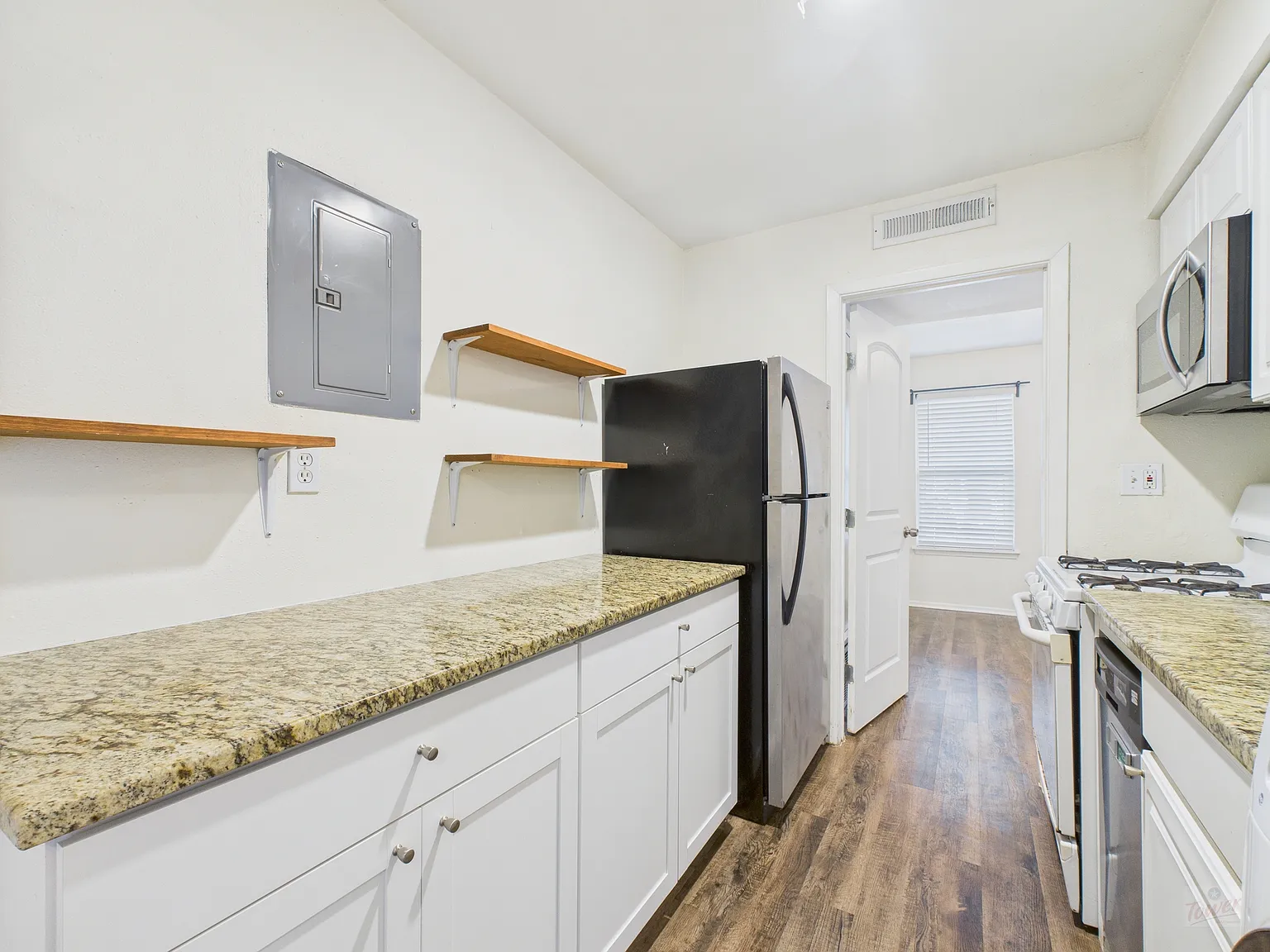 1106 W 22nd St Apt 5 — Photo 4