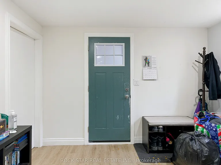 111 Britten Close #BASEMENT — Photo 2