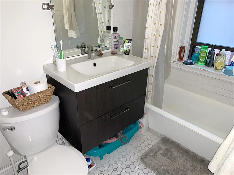 60 Queensberry St #9 — Photo 8