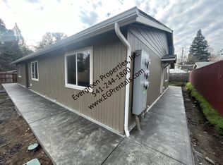 1216 SE Oakview Dr #A, Grants Pass, OR 97527