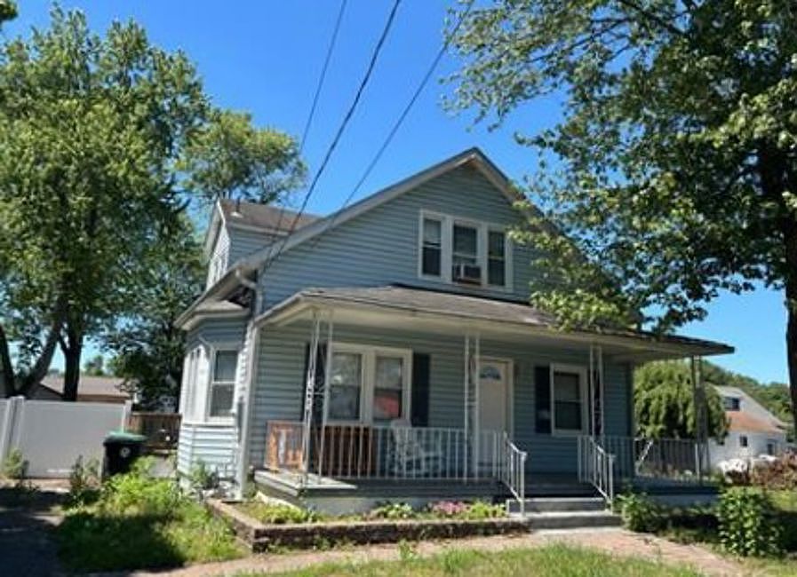1st image of 523 Main Ave