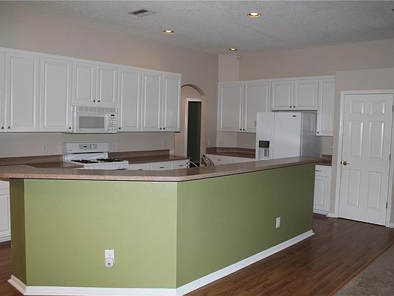 3rd image of 12505 Riverglen Dr