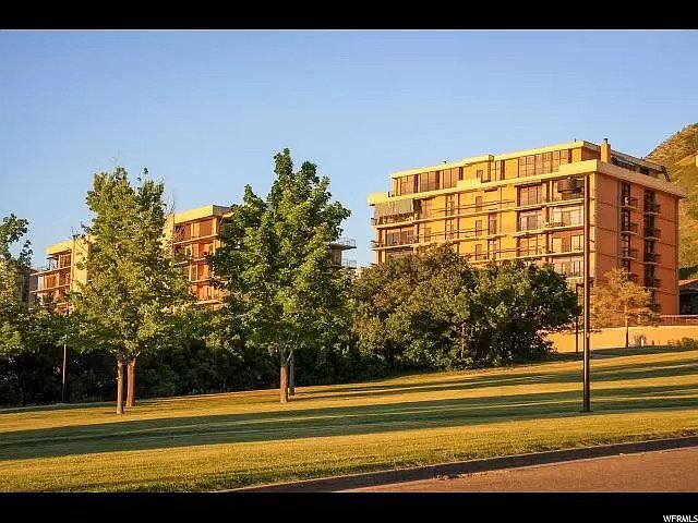 1st image of 940 S Donner Way