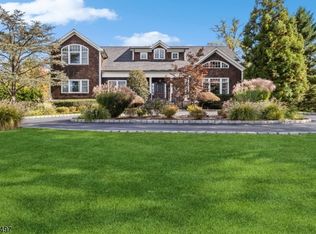 5 Huntington Rd, Livingston, NJ 07039