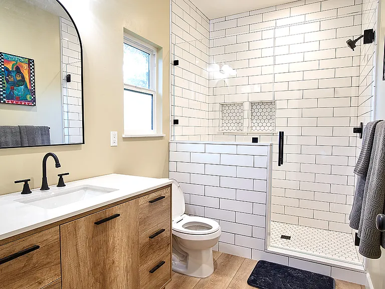 590 N Kellogg Ave — Photo 8