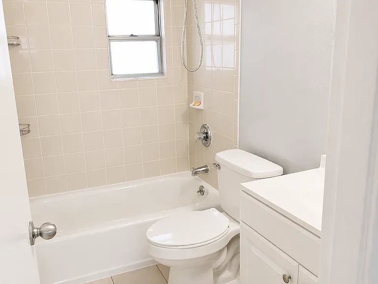 208 12th Ave N #2 — Photo 7