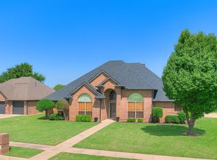 800 Fairfax Ln, El Reno, OK 73036