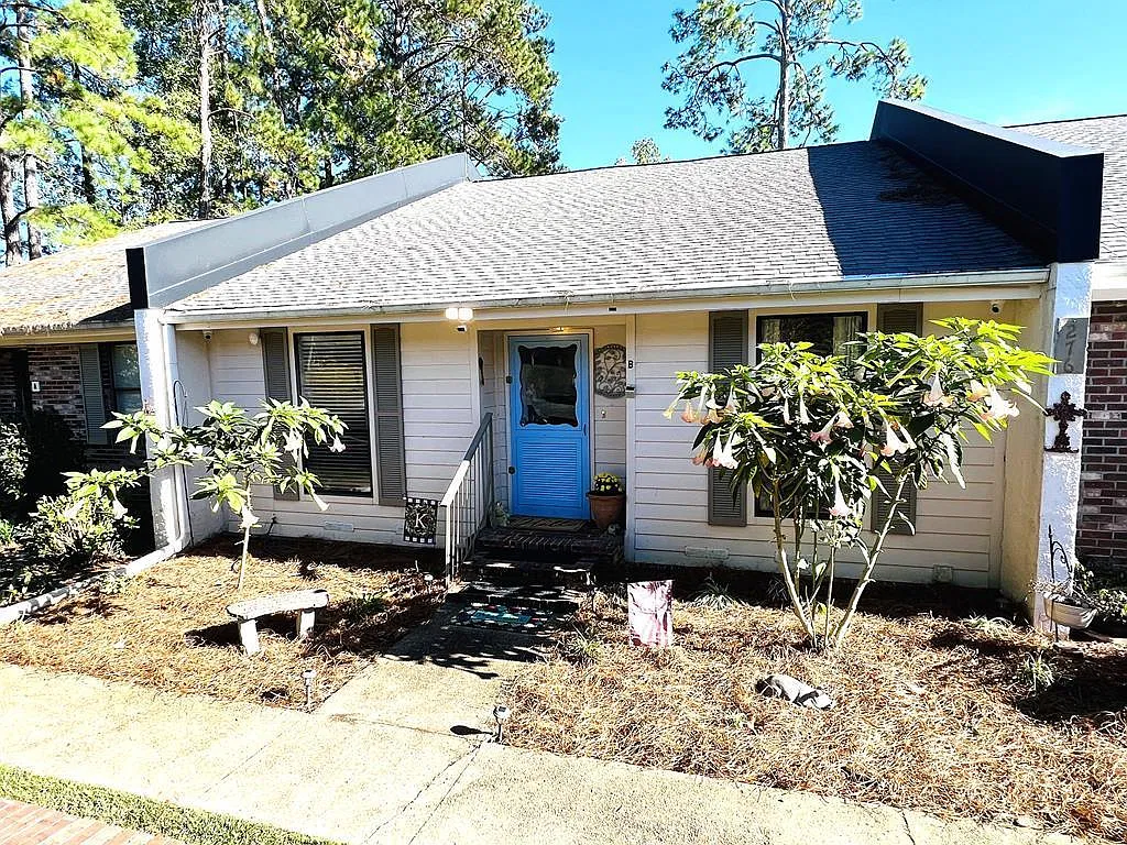 3 bed, 1367 sqft, $1,850 — Photo 1