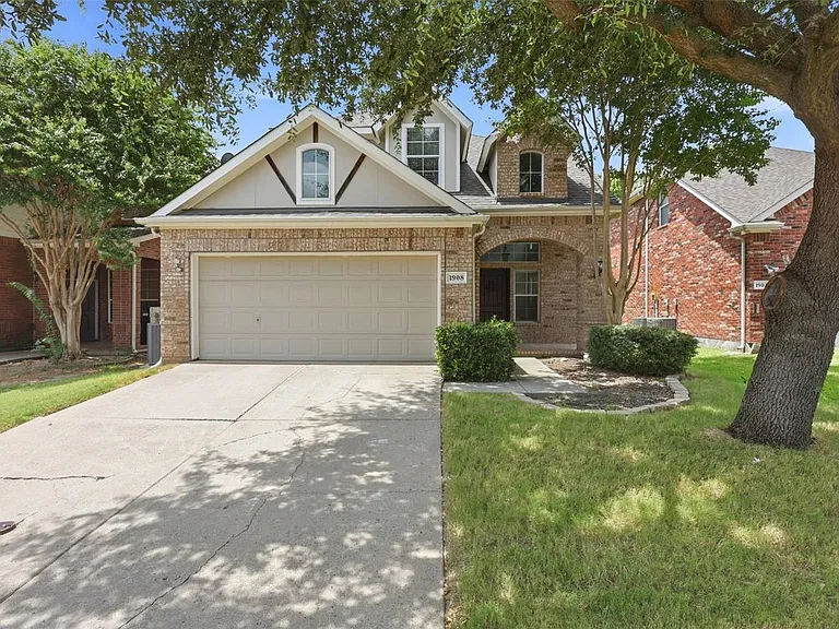 1908 Hopkins Dr — Photo 6