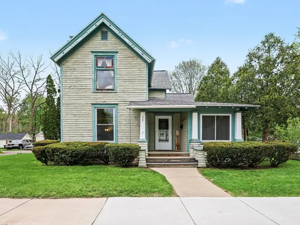 527 N Monroe St, Lowell, MI 49331