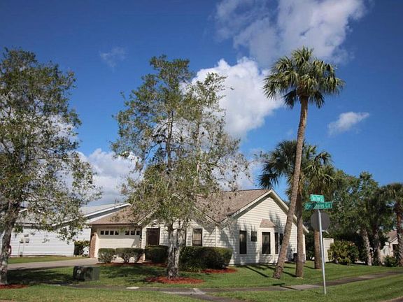 3rd image of 823 Pine Shores Cir