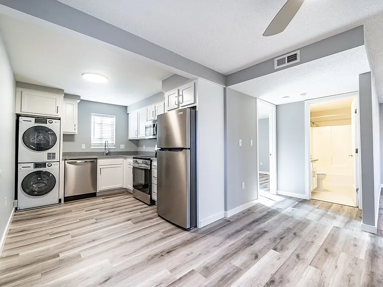 OakWood Park -- No up-front security deposit required! — Photo 10