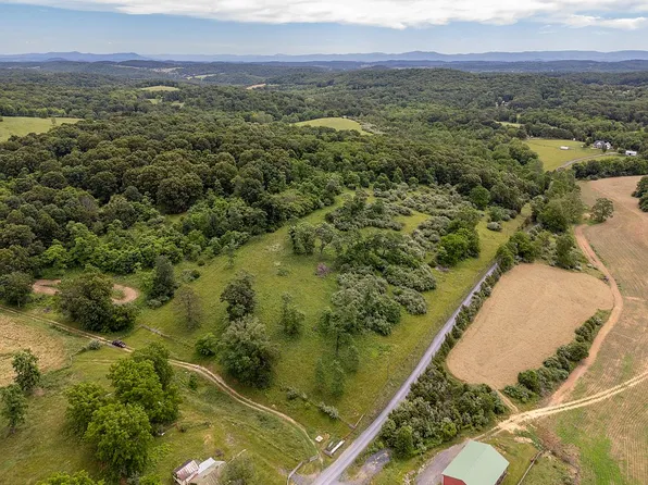 Stover Shop Rd, Churchville, VA 24421