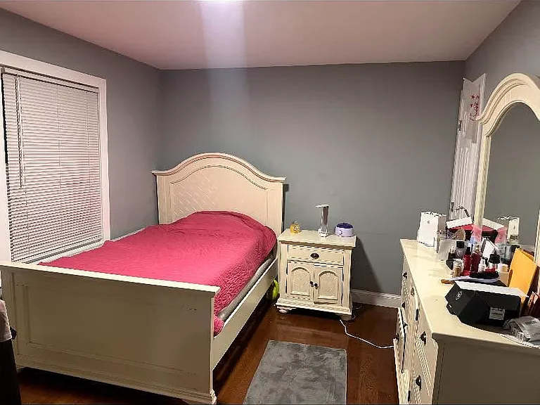 35-36 Williamsburg Dr — Photo 2