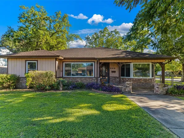 900 Wimberly St, Angleton, TX 77515