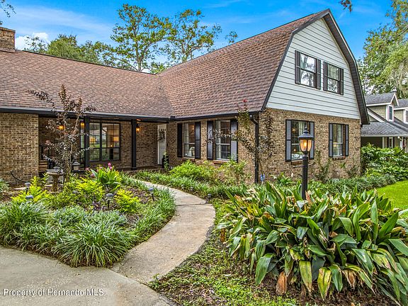 2nd image of 527 Colonial Dr