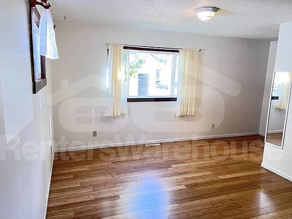 4th image of 2921 Sumter Ave S