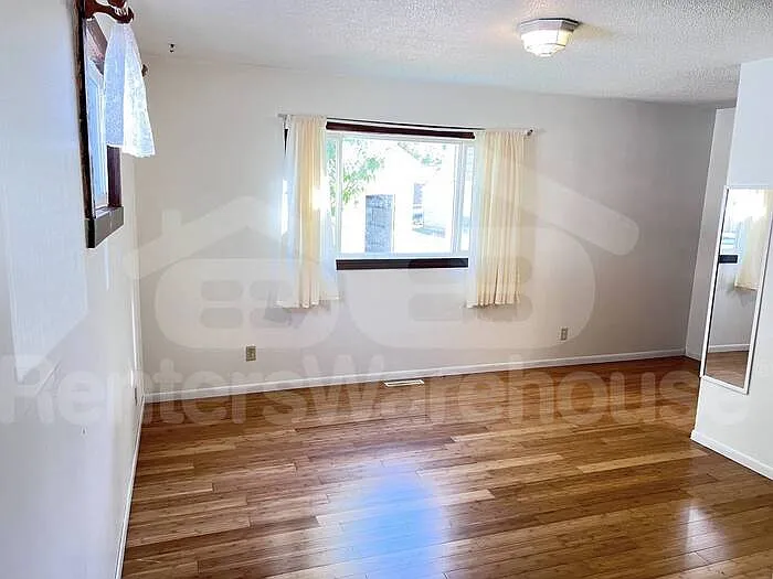 2921 Sumter Ave S — Photo 4